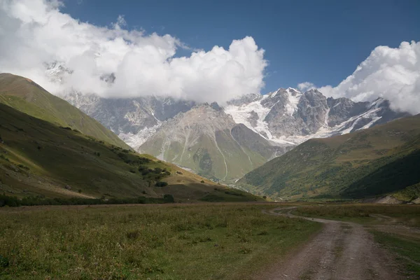 Camino Trekking Ushguli Glaciar Shkhara Georgia —  Fotos de Stock