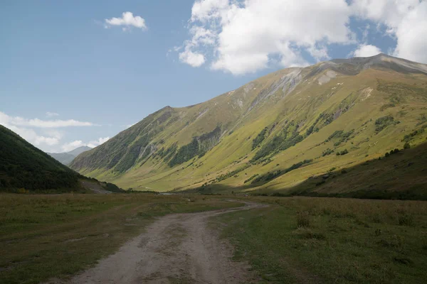 Camino Trekking Ushguli Glaciar Shkhara Georgia —  Fotos de Stock