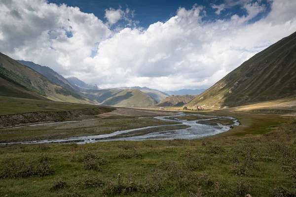 Hermoso Paisaje Con Río Montañas Georgia — Foto de Stock