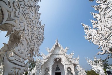 Chiang Rai Eyaleti, Tayland Circa Şubat 2016: Ünlü Wat Rong Khun, Chiang Rai eyaletinde Beyaz Tapınak olarak bilinen, Tayland