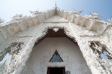 Chiang Rai Eyaleti, Tayland Circa Şubat 2016: Ünlü Wat Rong Khun, Chiang Rai eyaletinde Beyaz Tapınak olarak bilinen, Tayland