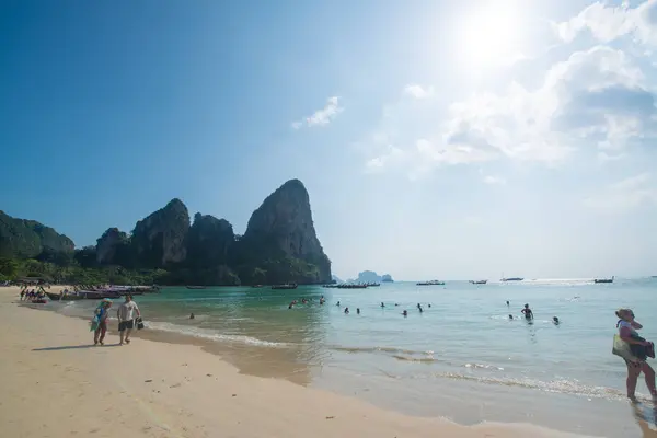 Krabi Tailândia Fevereiro Circa 2016 Praia Ferroviária Dos Principais Resorts — Fotografia de Stock