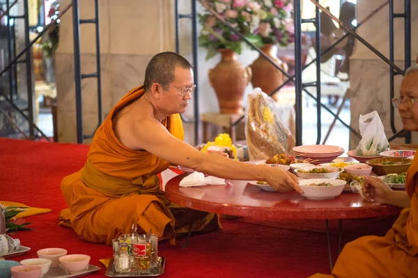 Thaiföld Circa Február 2016 Szerzetesek Buddhista Templomban Thaiföldön — Stock Fotó