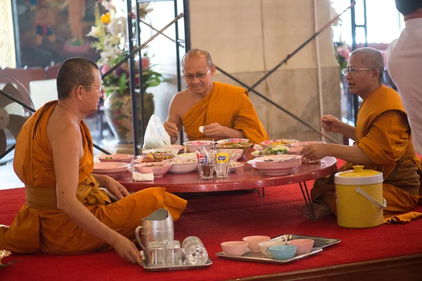 Thaiföld Circa Február 2016 Szerzetesek Buddhista Templomban Thaiföldön — Stock Fotó