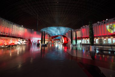 Dubai - 10 Haziran 2014 Abu Dabi Ferrari Dünya Tema Parkı
