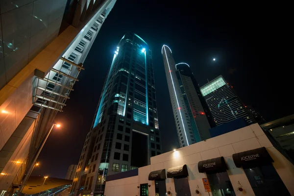阿布扎比 2014年6月16日 迪拜市中心夜景与建筑物 汽车和发光的灯光 阿联酋 — 图库照片