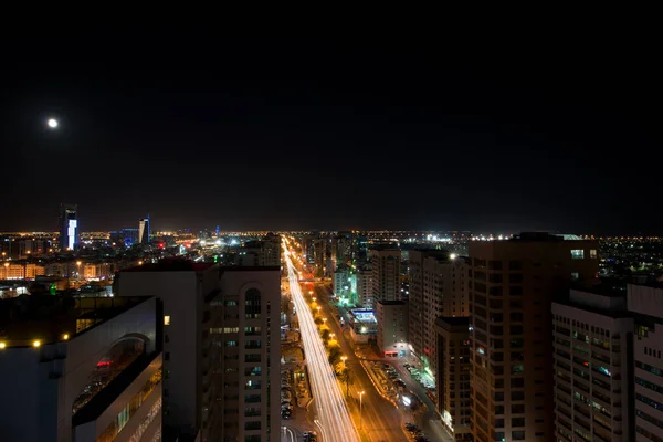 Abu Dhabi Июнь 2014 Dubai Downtown Night Scene Buildings Cars — стоковое фото