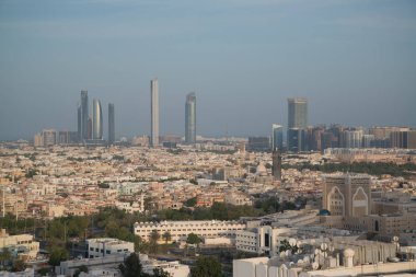 Abu Dabi, Bae Kule binaları ile şehir şehir