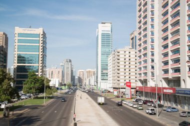 Abu Dabi, Bae'de Shining Towers binası