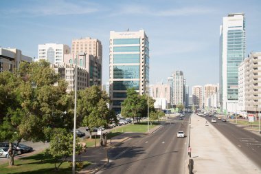 Abu Dabi, Bae'de Shining Towers binası