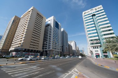 Abu Dabi - 16 Haziran 2014 - 16 Haziran 2014'te Abu Dabi'de Shining Towers binası