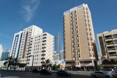 Abu Dabi, Bae'de Shining Towers binası