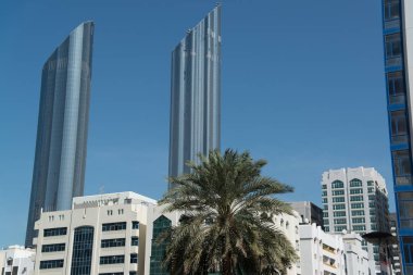 Abu Dabi, Bae'de Shining Towers binası