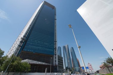 Abu Dabi - 16 Haziran 2014 - 16 Haziran 2014'te Abu Dabi'de Shining Towers binası