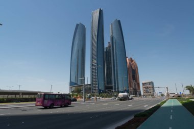 Abu Dabi - 16 Haziran 2014 - 16 Haziran 2014'te Abu Dabi'de Shining Towers binası