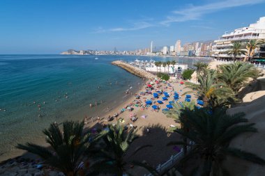 Benidorm, Ispanya, 2018 Eylül: Benidorm, Ispanya 'daki sahilde Insanlar