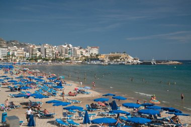Benidorm, Ispanya, 2018 Eylül: Benidorm, Ispanya 'daki sahilde Insanlar