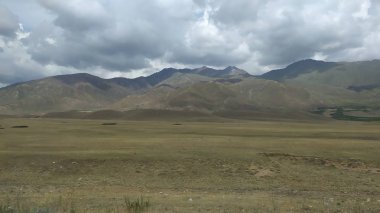 Kırgızistan tarafında Pamir karayolu