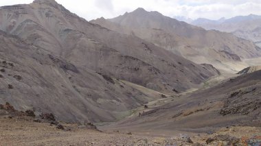Sejiç Pamir otoyolunda Madiyan'a geçen Gumbezkul üzerinden Pshart vadisinden trekking