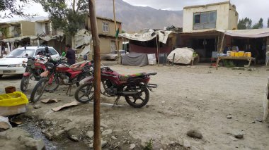 Ishkashim, Afganistan, yaklaşık Ağustos 2019: Ishkashim'in fakir merkezi, şehir pazarı