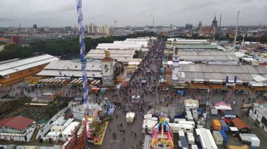 Münih, Almanya, 23 Eylül 2019: Münih, Almanya'da yapılacak Oktoberfest 2019'da dünyanın dört bir yanından insanlar