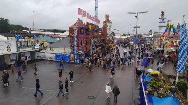 Münih, Almanya, 23 Eylül 2019: Münih, Almanya'da yapılacak Oktoberfest 2019'da dünyanın dört bir yanından insanlar