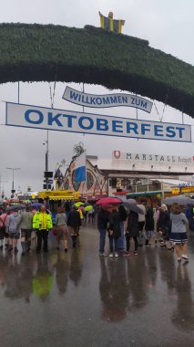 Münih, Almanya, 23 Eylül 2019: Theresienwiese bölgesinde Oktoberfest giriş kapısı, Münih, Almanya