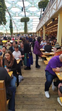 Münih, Almanya, 23 Eylül 2019: Münih, Almanya'da yapılacak Oktoberfest 2019'da dünyanın dört bir yanından insanlar