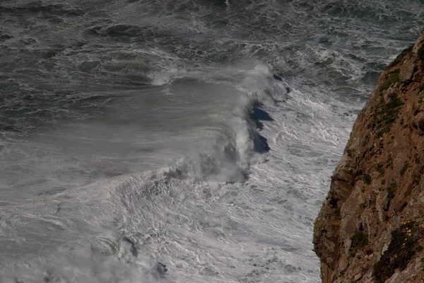 Vista Ángulo Alto Del Agua Turbulenta Con Espuma Blanca Acantilado —  Fotos de Stock