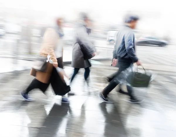 People Blurred Motion Rushing Pedestrian Crossing Rainy Day — Stock Photo, Image