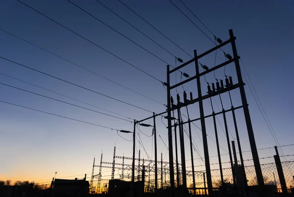 Elektrická Podstanice Nebo Transformátorní Stanice Při Západu Slunce — Stock fotografie