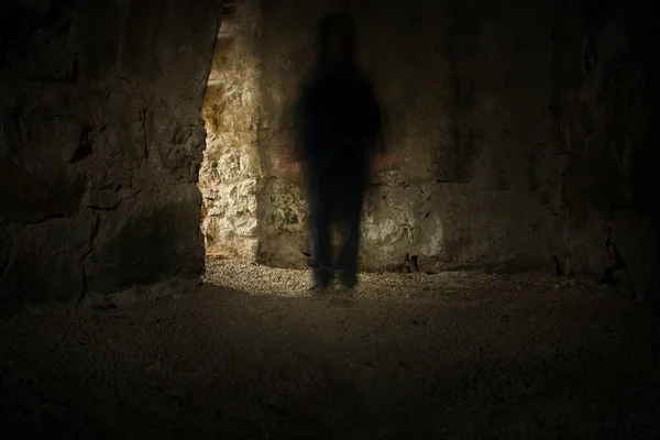 Strašidelný Tunel Nebo Suterén Tmavě Rozmazaným Duchem Tlumeném Světle — Stock fotografie