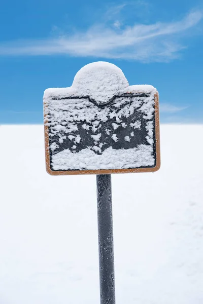 Frozen Sign Covered Snow Ice Crystals Winter Landscape Blie Sky — Stock Photo, Image