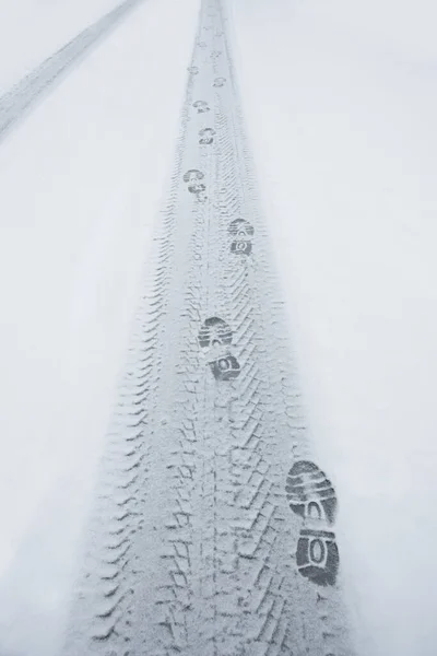 Huellas Zapatos Impresión Neumáticos Nieve Carretera Rural Invierno — Foto de Stock