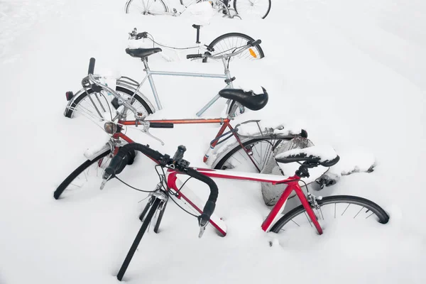 Bicicletas Deriva Nieve Después Una Fuerte Tormenta Nieve — Foto de Stock