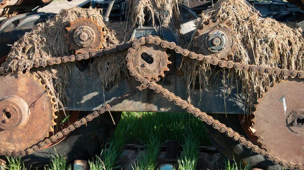 Máquinas Sujas Enferrujadas Com Correntes Rodas Dentadas Utilizadas Agricultura — Fotografia de Stock