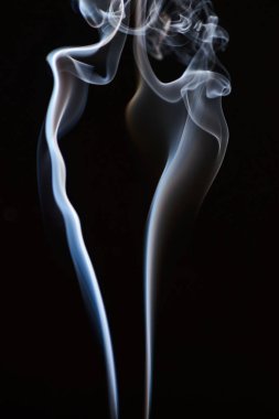 dumanı siyah arkaplanda