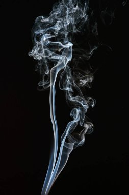 dumanı siyah arkaplanda