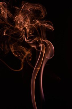 dumanı siyah arkaplanda