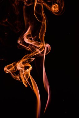 dumanı siyah arkaplanda