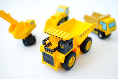 İnşaat makineleri, sarı oyuncaklar