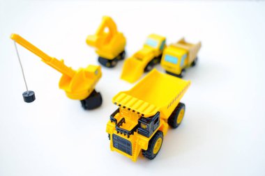 İnşaat makineleri, sarı oyuncaklar