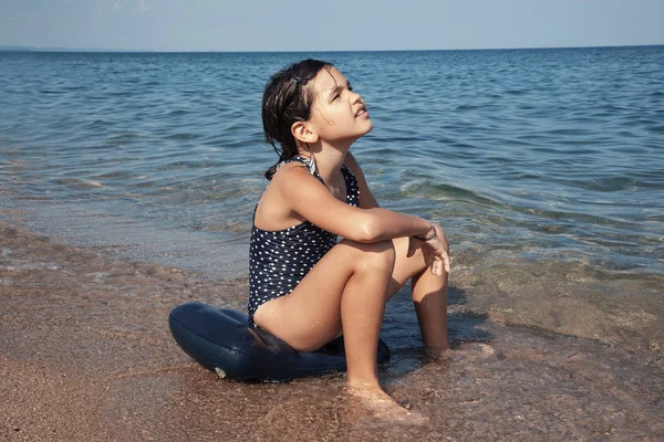 Ragazza Asiatica Sulla Spiaggia — Foto Stock