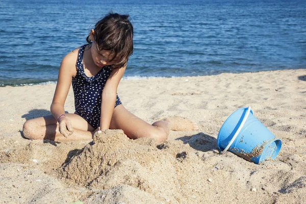 Дівчина Грає Піску — стокове фото