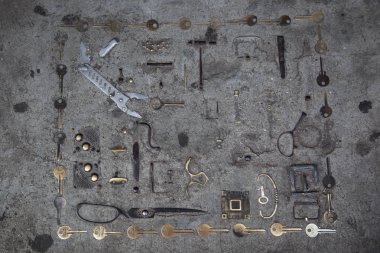 Eski anahtarları ve çimento araçlarında koleksiyonu
