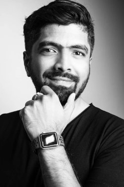 Yakışıklı Hintli adam portresi