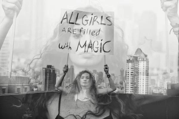 Дівчинка Стоїть Даху Плакат Всі Дівчата Наповнені Магії Концепція Міжнародний — стокове фото