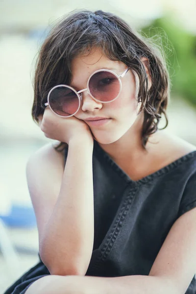 Retrato Linda Chica Con Gafas Sol — Foto de Stock