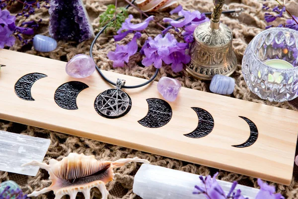 Witch Pagan Moon Phases Altar Crystals Selenite Amethyst Candle Pentacle — Stock Photo, Image