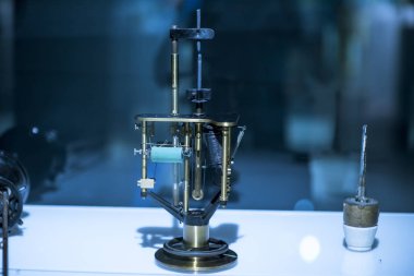 Metal yüzey elektrik kavramı üzerinde ölçü elektrik enstrüman.